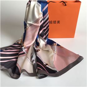 識別真絲圍巾材質(zhì)的方法。